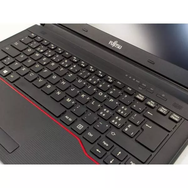 laptop Fujitsu LifeBook E546