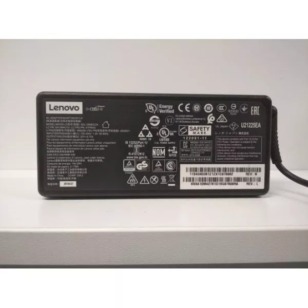 Power adapter Lenovo 135W rectangle 20V