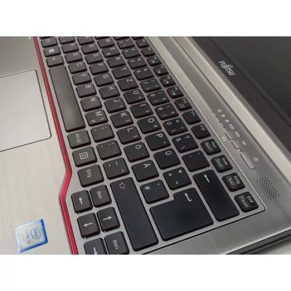 laptop Fujitsu LifeBook E746